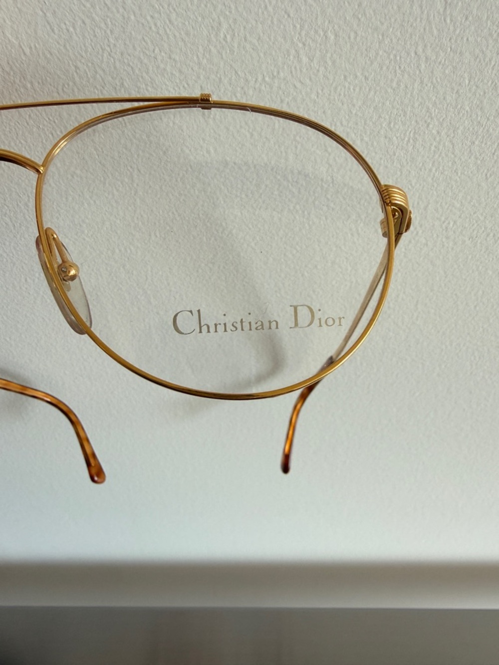80’s Vintage Dior Gold aviator Glasses with Tortoiseshell Temples - Picture 11 of 14